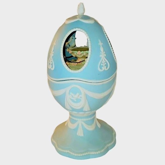 2003 Avon Vintage Simply‎ Elegant Blue Bird Rotating Musical Egg - Picture 1 of 10